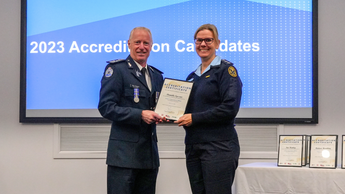 Danielle Eyssens, BVSc, with Victorian Emergency Management Commissioner Rick Nugent, APM (image courtesy of VICESES) 