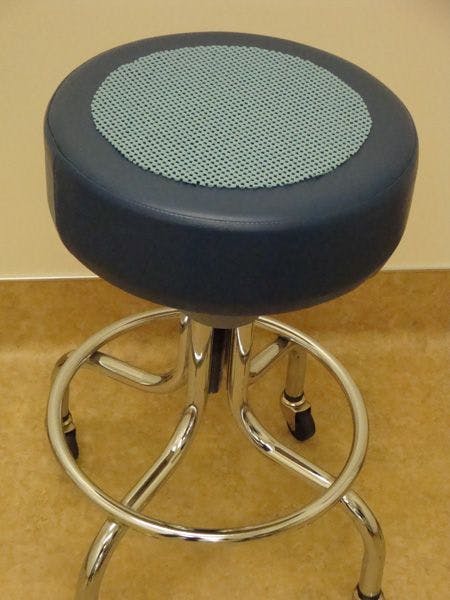 veterinary_nonslip_stool_450.jpg